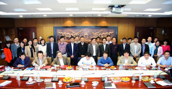 Viglacera tổ chức giao ban đầu năm 2016 và ký cam kết triển khai KHSXKD năm 2016 với các Ban thuộc Tổng công ty.